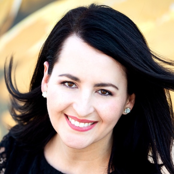 Meet your Posher, Leah - Picture 1 of 1